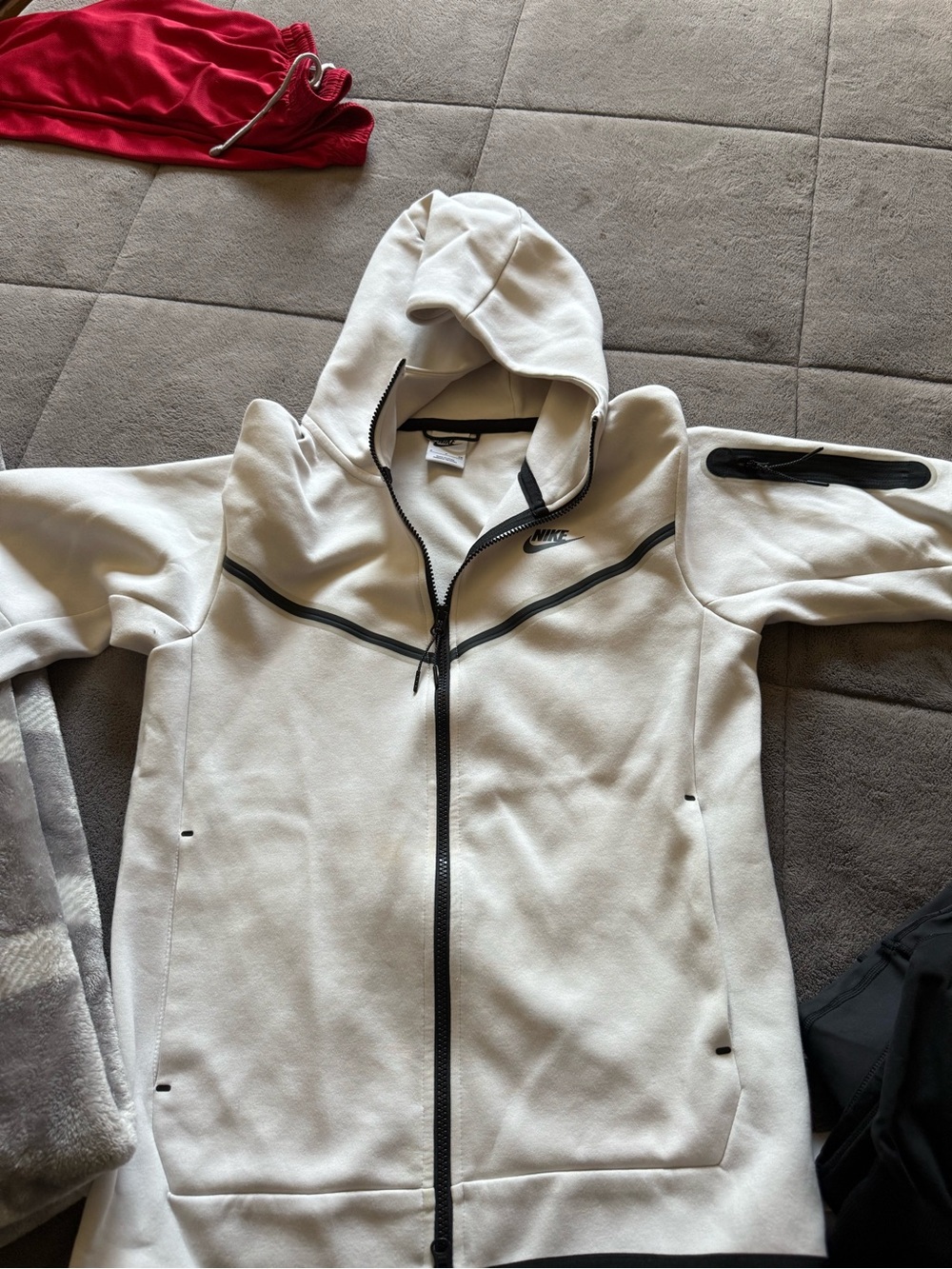 Nike Cream/Black Pullover Hoodie with Contrasting Trim - Picture 1 of 2